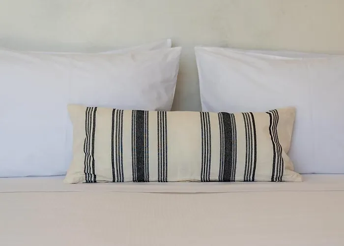 Nero Lefkada Tsoukaladhes