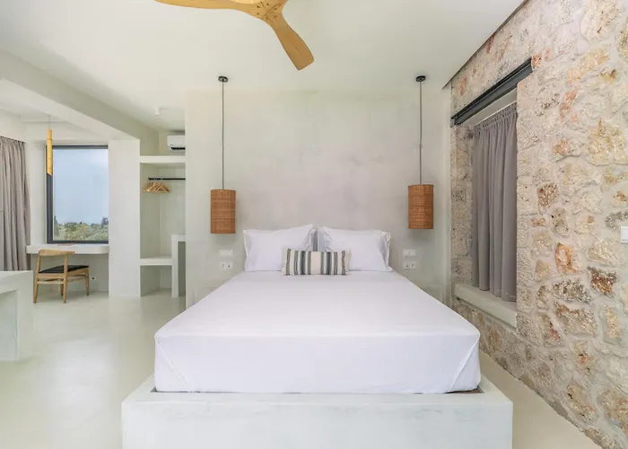 Nero Lefkada Tsoukaladhes