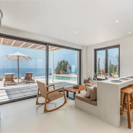 Nero Lefkada Tsoukaládhes