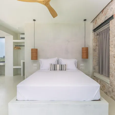 Nero Lefkada Tsoukaládhes