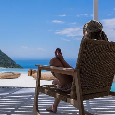 Nero Lefkada * Tsoukaladhes